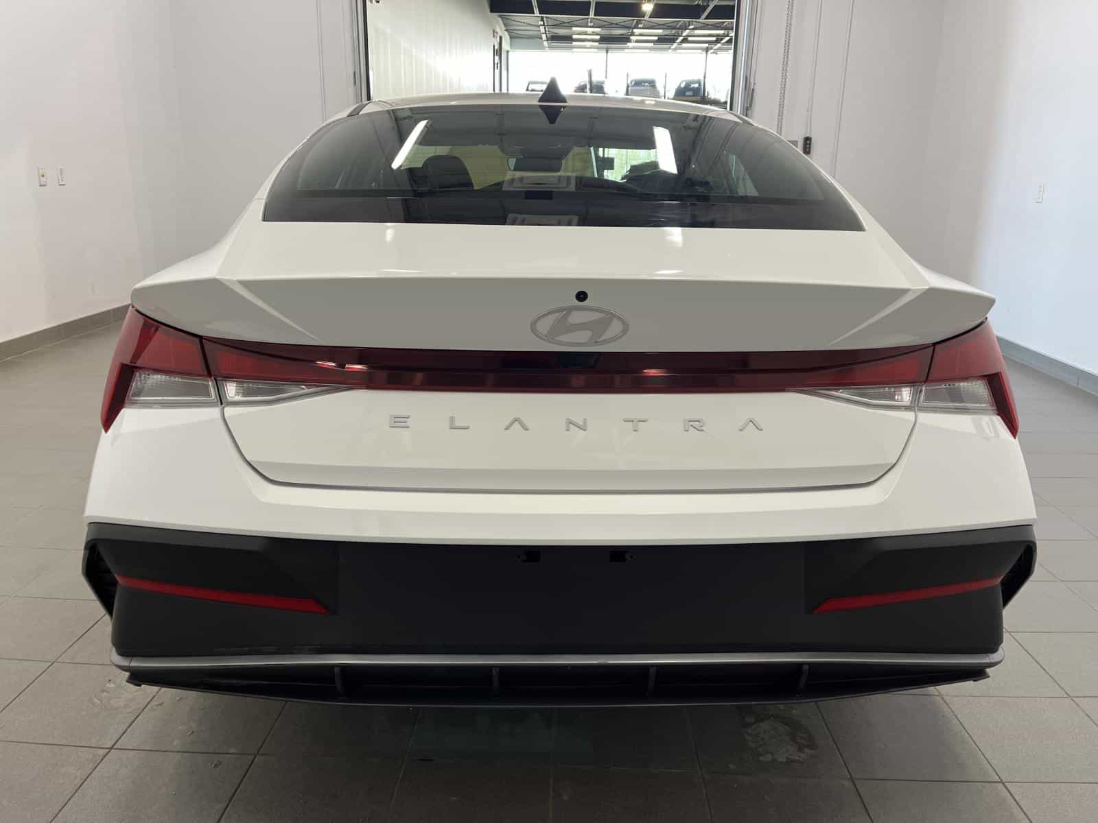 Image 4 Hyundai Elantra Preferred 2024