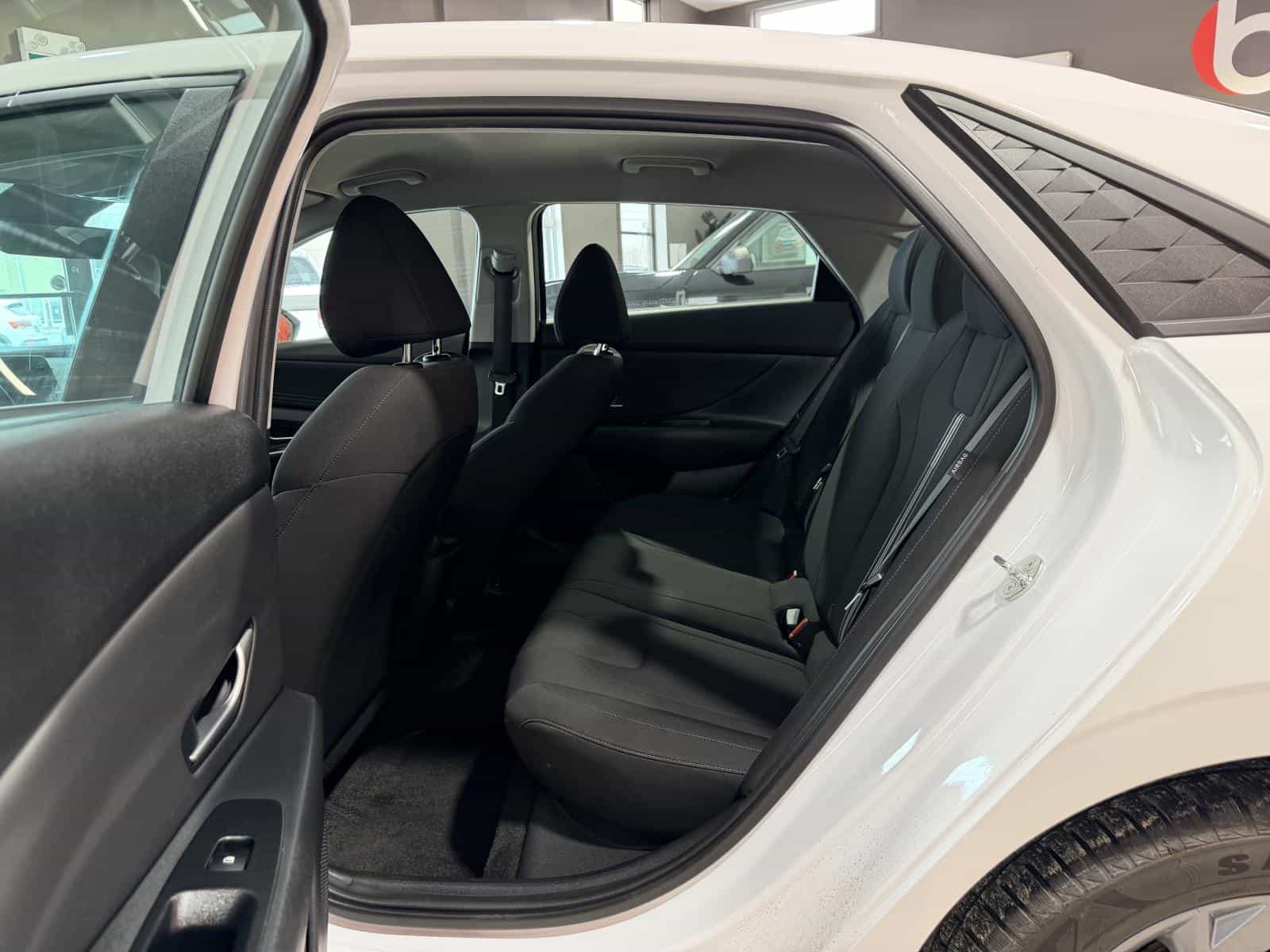 2024 Hyundai Elantra Preferred - Image 12