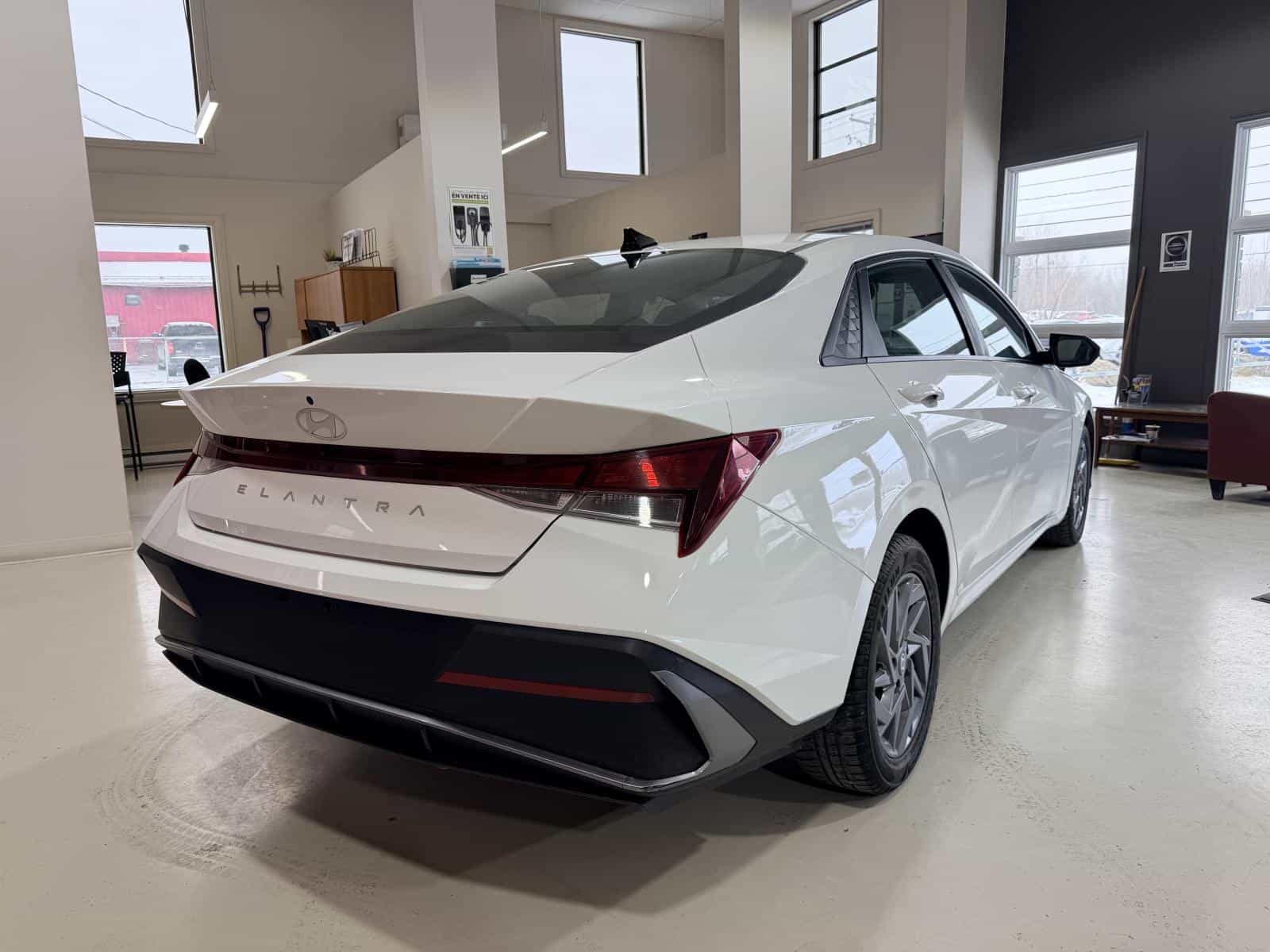 2024 Hyundai Elantra Preferred - Image 7