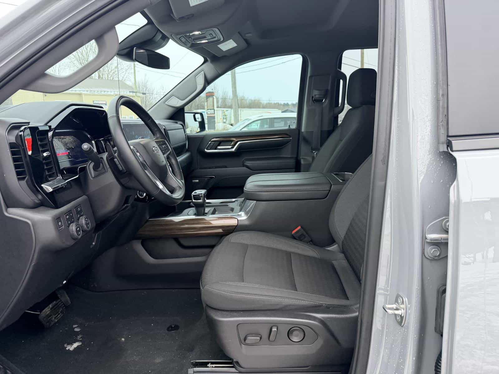 2024 Chevrolet Silverado 1500 LT Trail Boss - Image 13