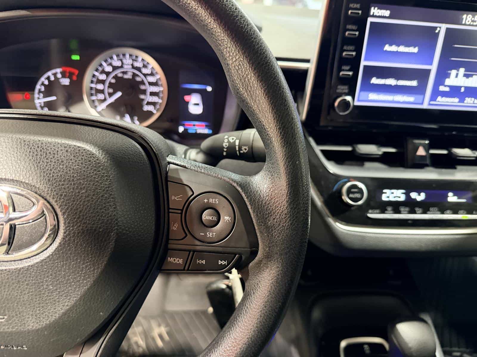 2021 Toyota Corolla LE - Image 19