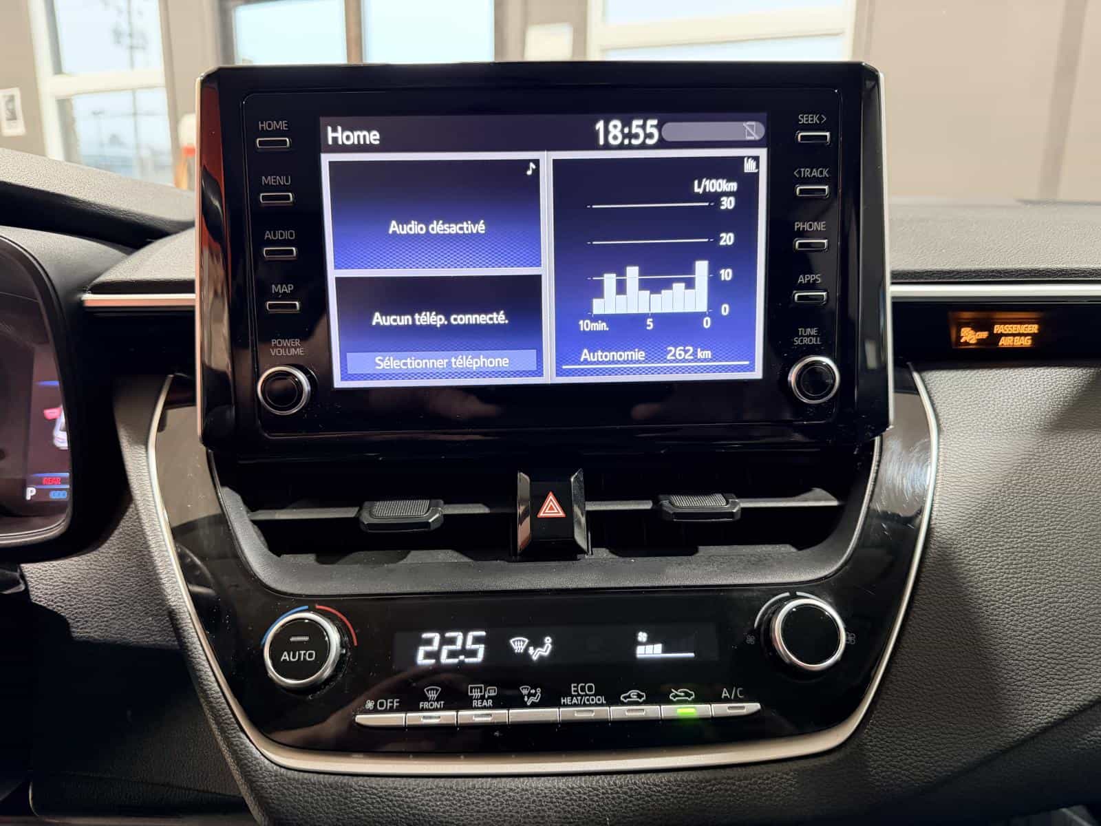 2021 Toyota Corolla LE - Image 20