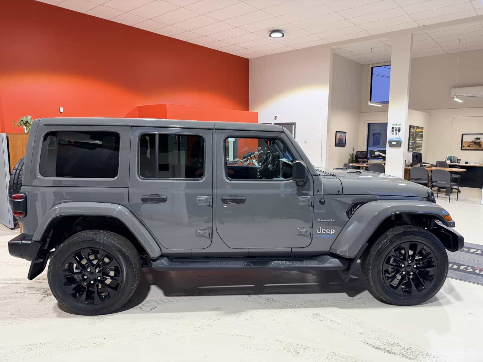 2021 Jeep Wrangler Unlimited Sahara - Image 11