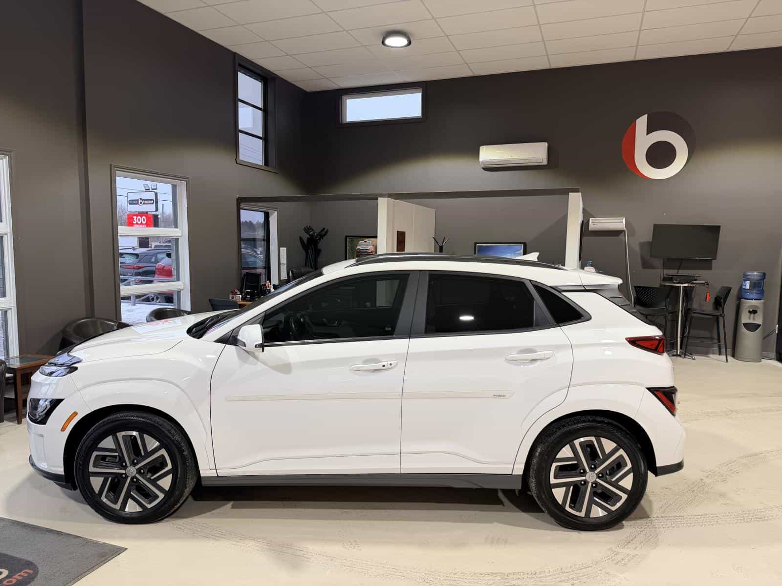 2022 Hyundai Kona EV Ultimate - Image 3