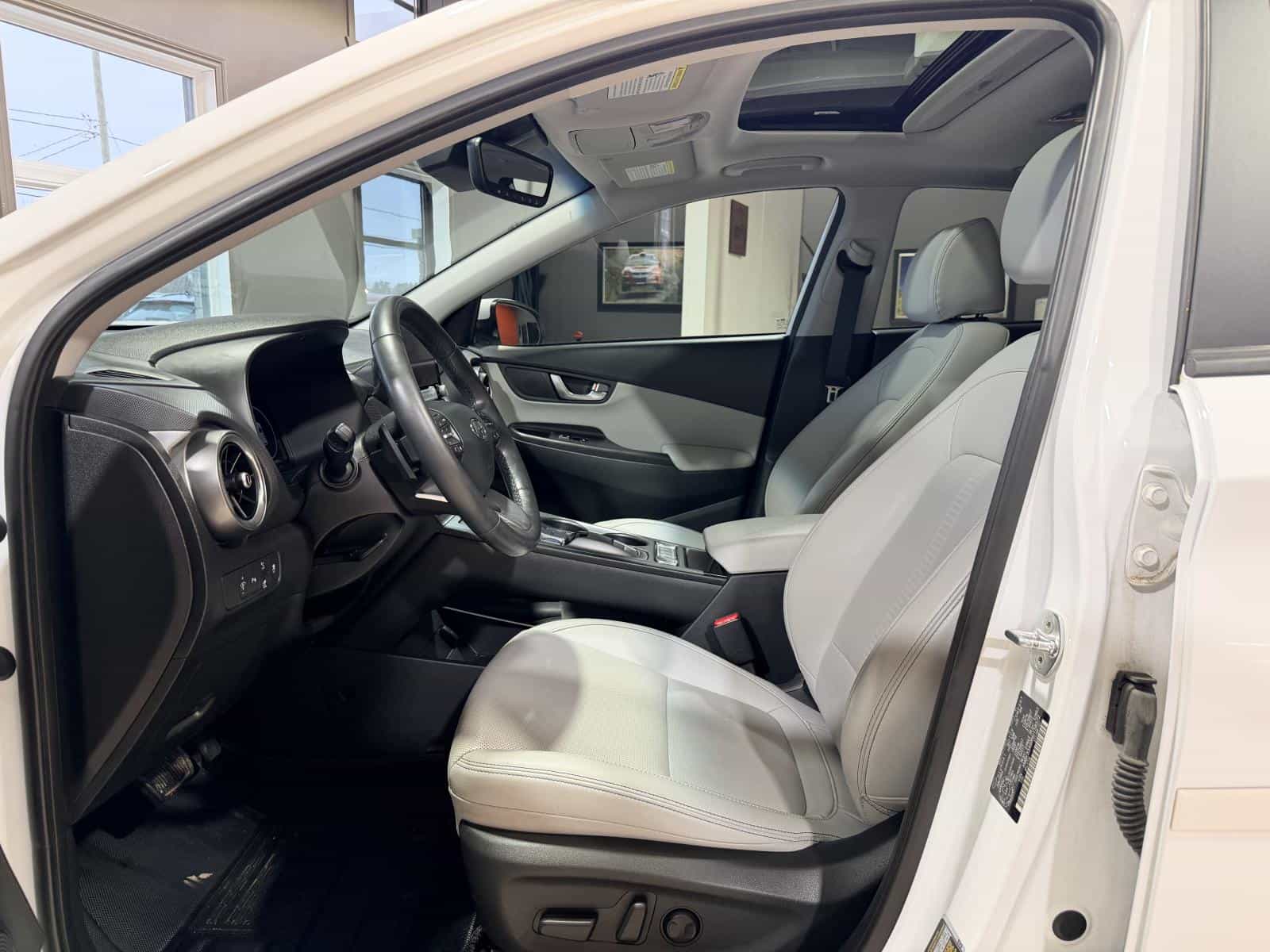 2022 Hyundai Kona EV Ultimate - Image 15