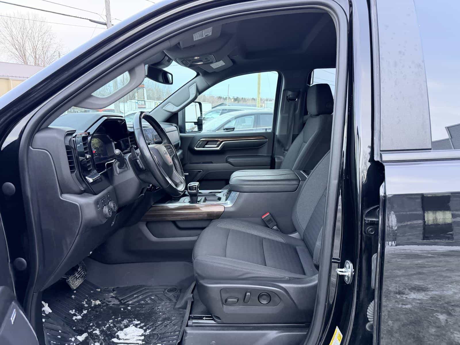 2023 Chevrolet Silverado 1500 LT Trail Boss - Image 15