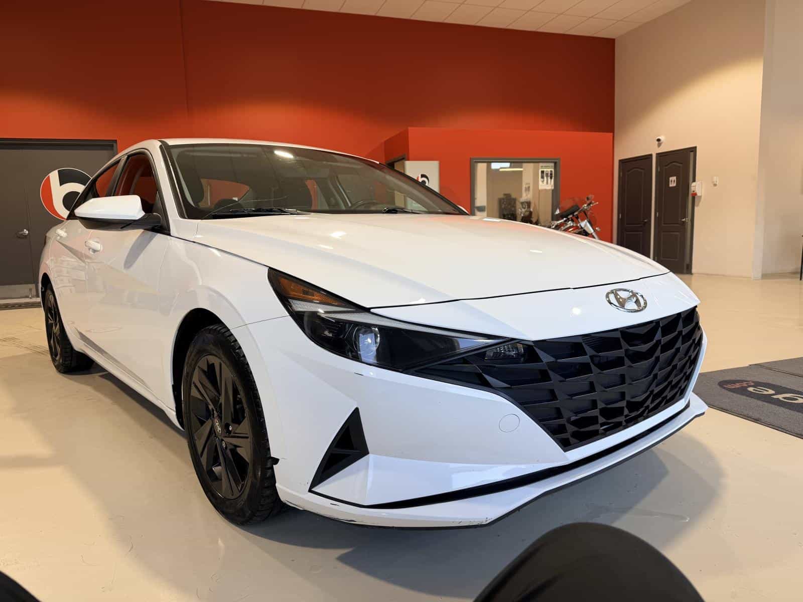 2022 Hyundai Elantra Preferred - Image 9