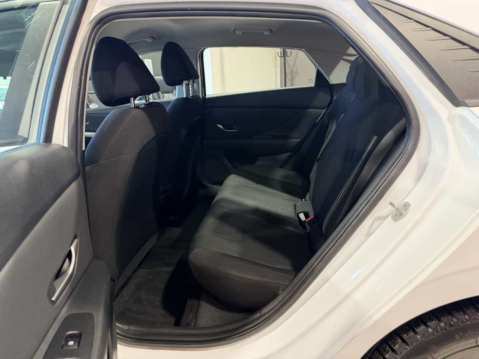 2022 Hyundai Elantra Preferred - Image 12