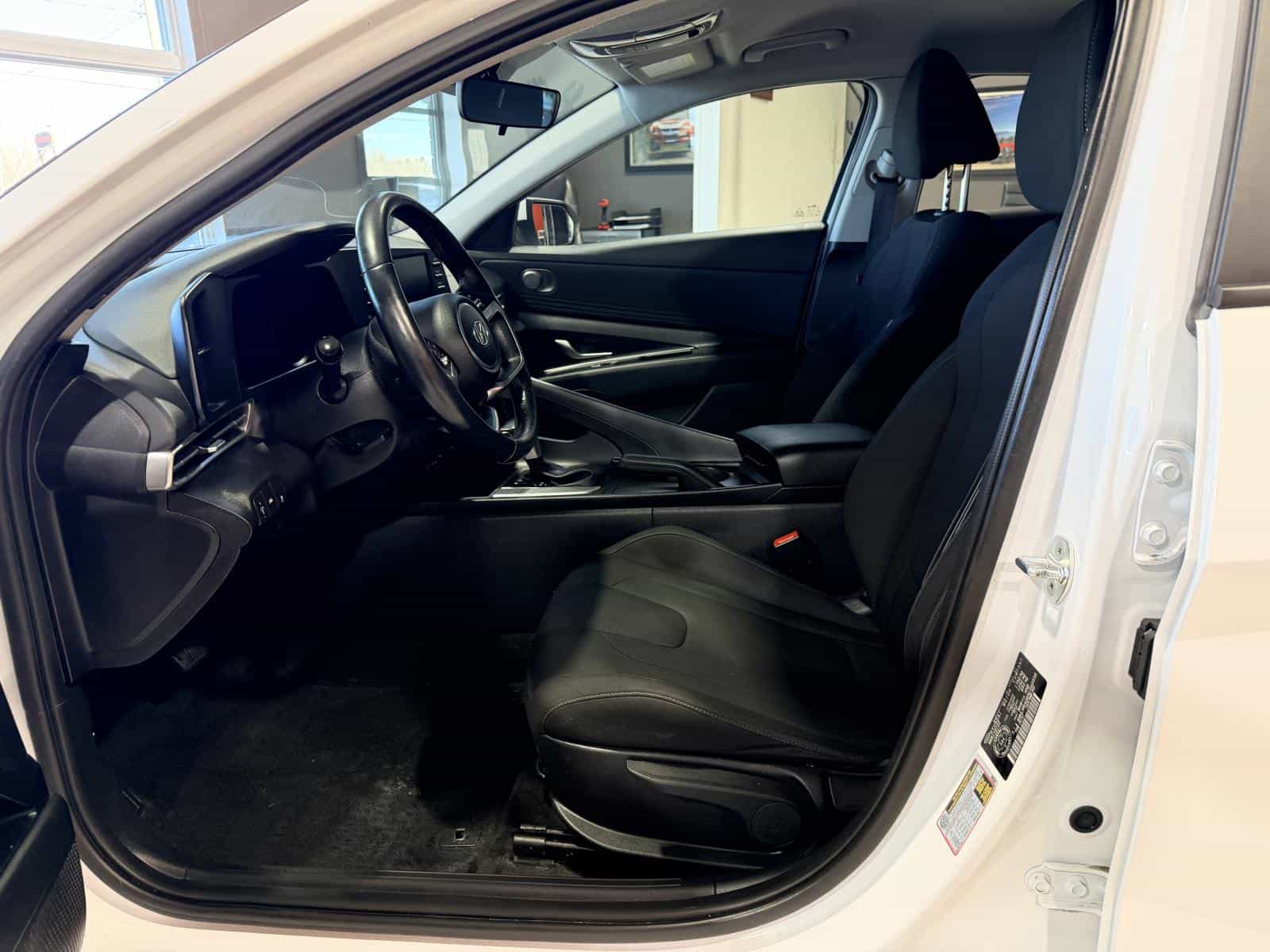 2022 Hyundai Elantra Preferred - Image 13