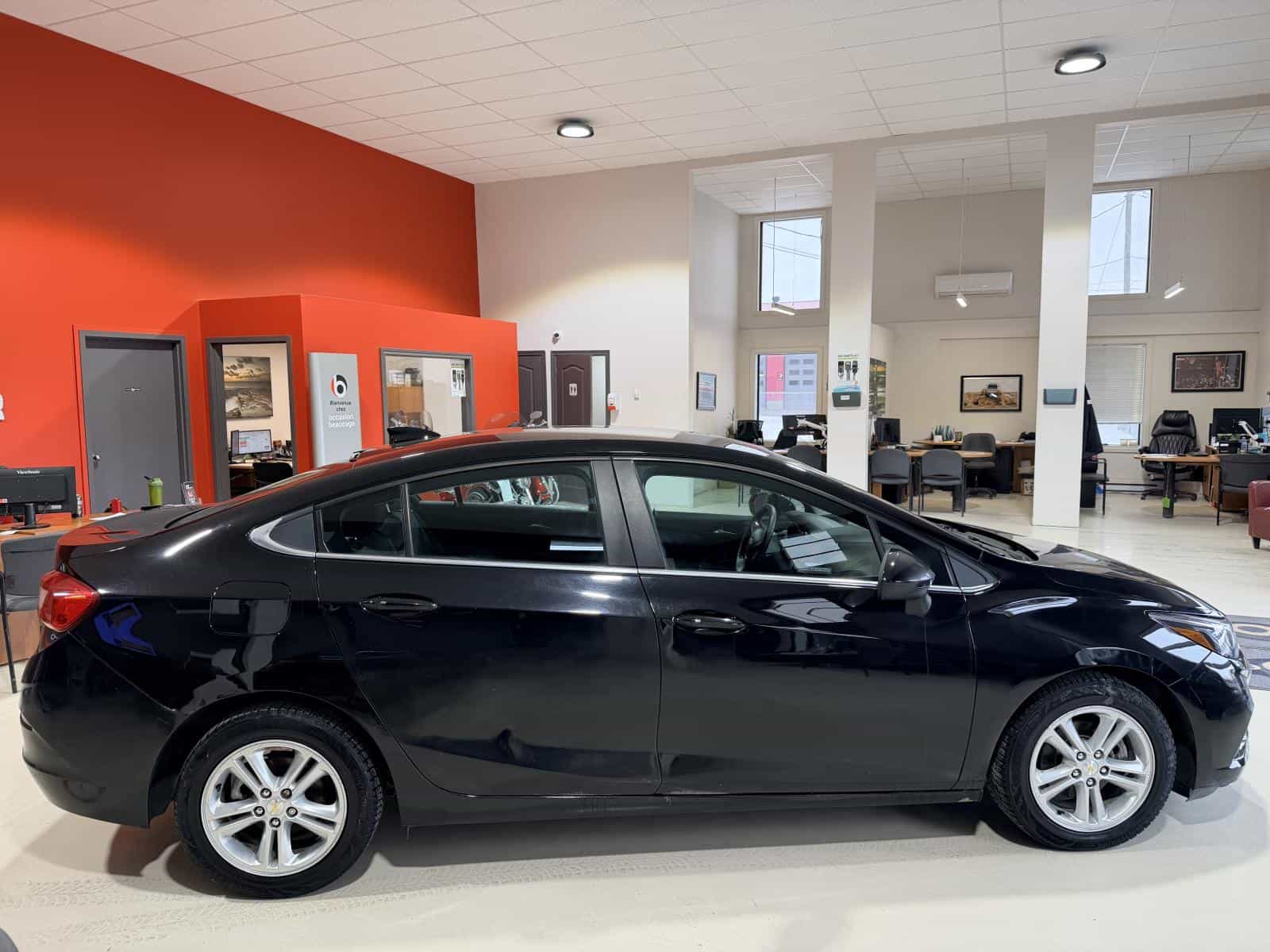 2018 Chevrolet Cruze LT - Image 8