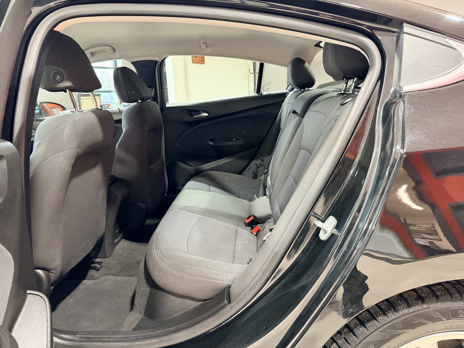 2018 Chevrolet Cruze LT - Image 12