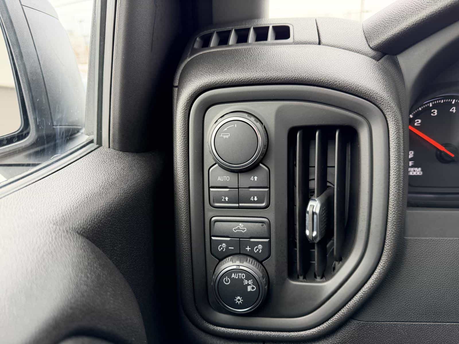 2024 Chevrolet Silverado 1500 Custom Trail Boss - Image 19