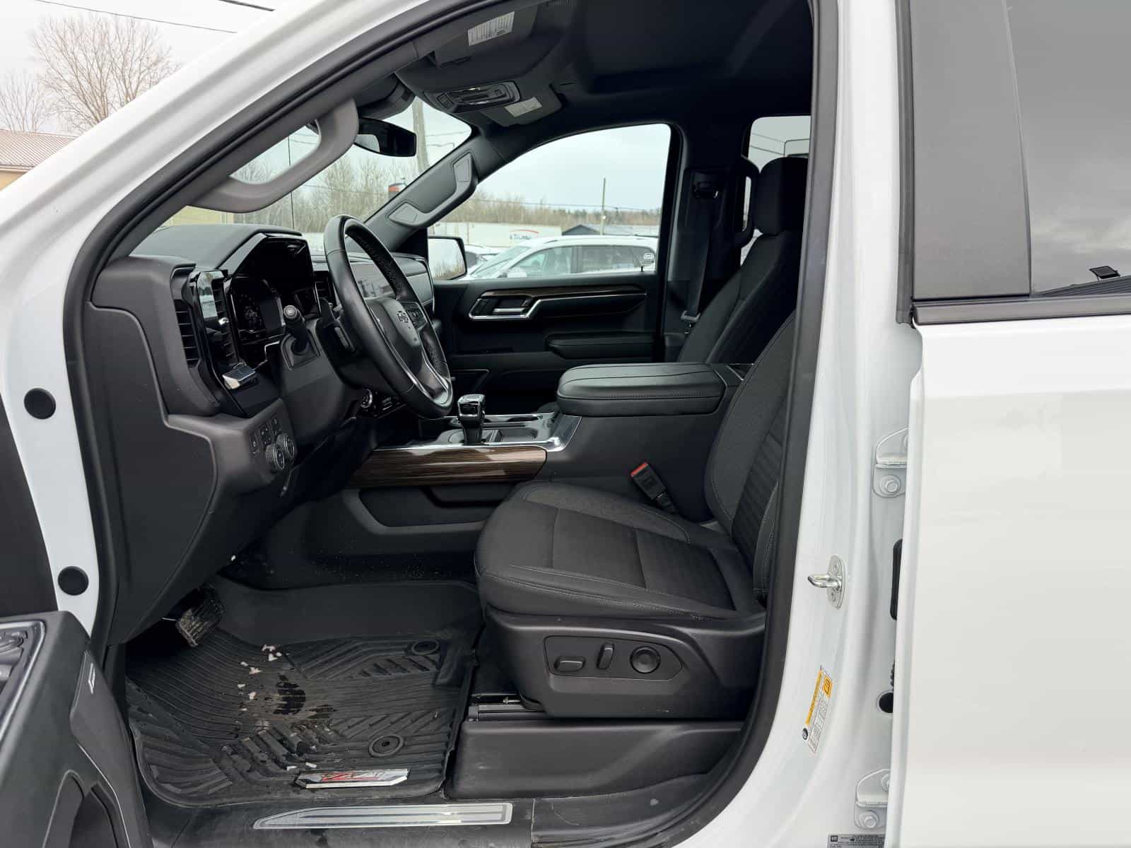 2024 Chevrolet Silverado 1500 LT Trail Boss - Image 15