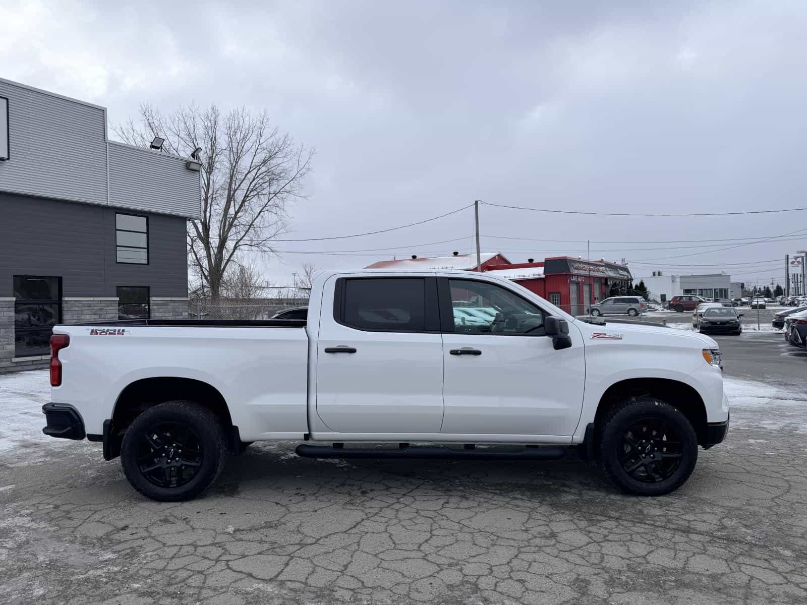 2024 Chevrolet Silverado 1500 LT Trail Boss - Image 9