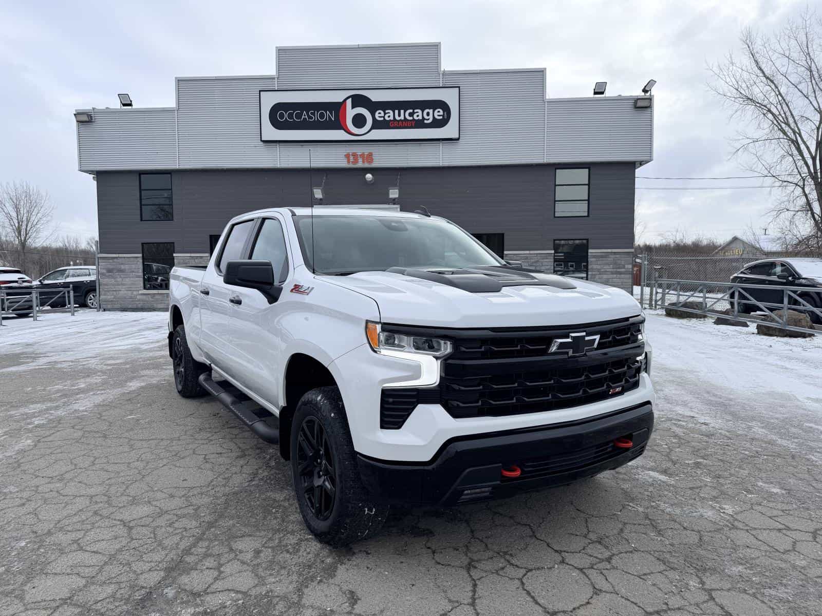 2024 Chevrolet Silverado 1500 LT Trail Boss - Image 11