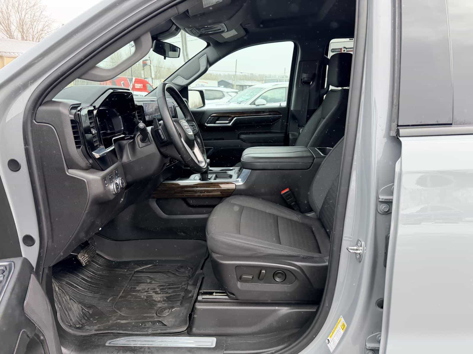 2024 GMC Sierra 1500 Elevation - Image 15