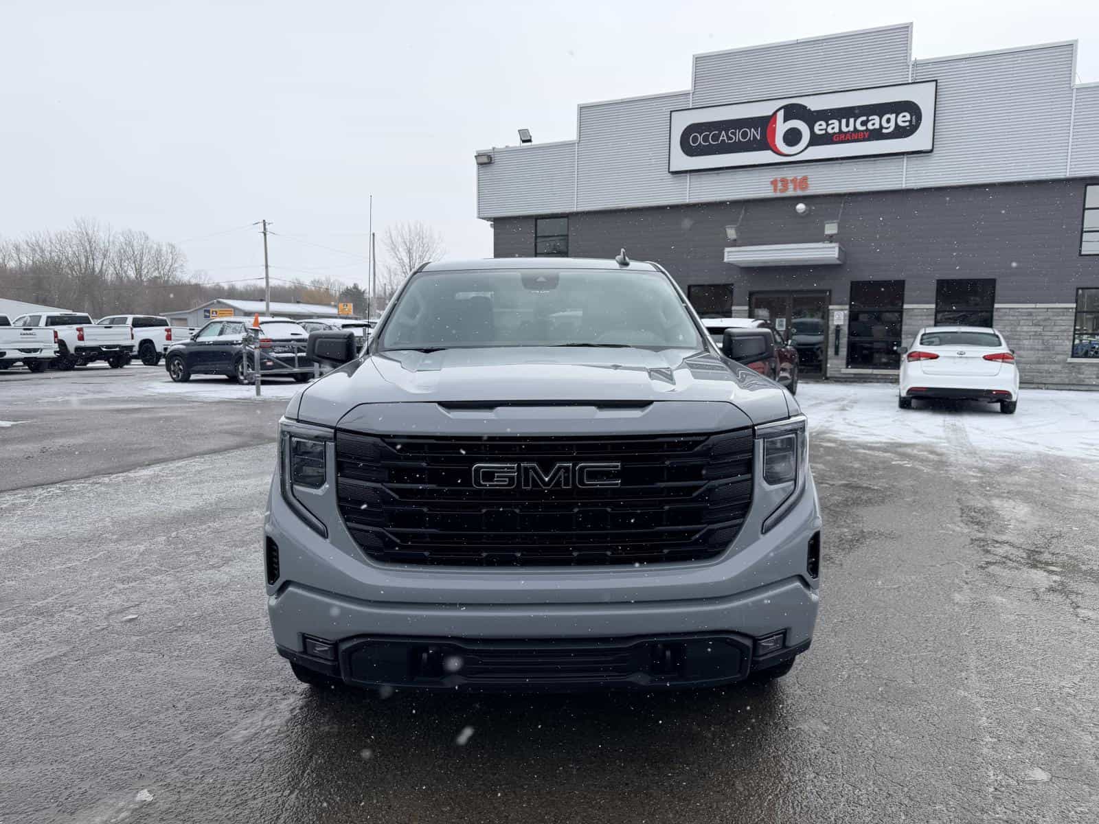 2024 GMC Sierra 1500 Elevation - Image 12