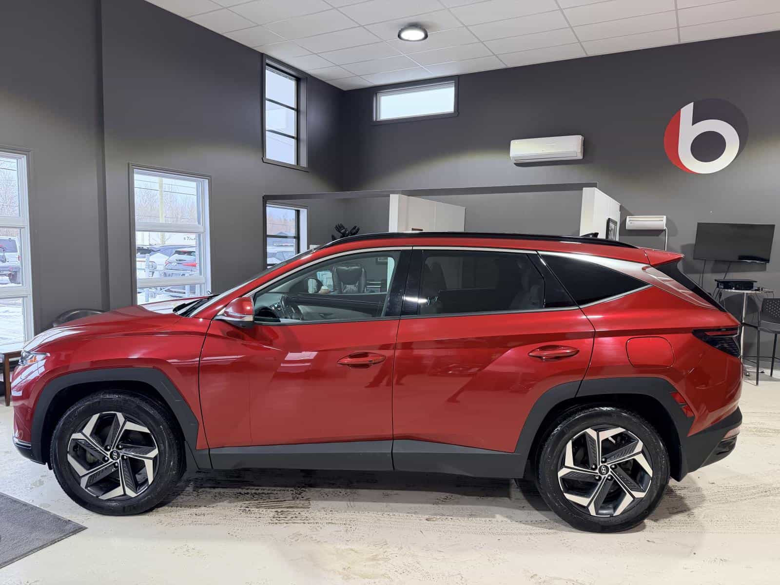 2022 Hyundai Tucson Hybrid Ultimate - Image 3