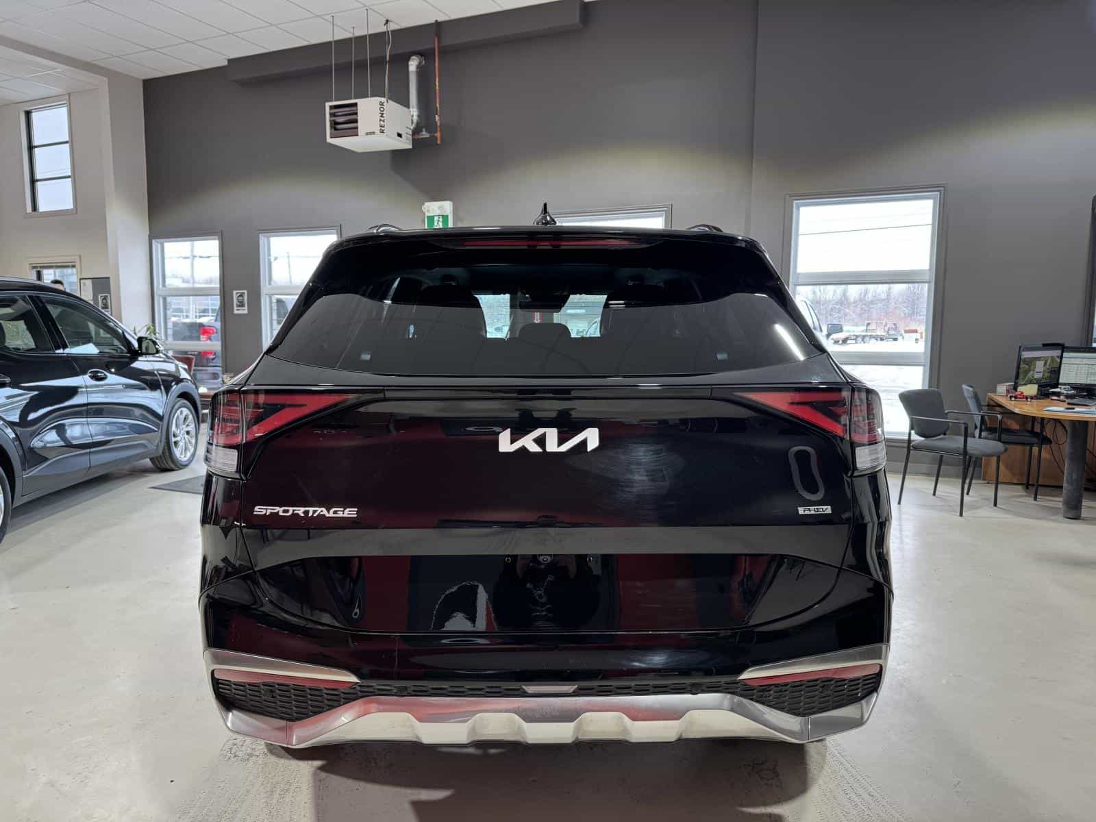 2023 Kia Sportage SX PHEV - Image 5