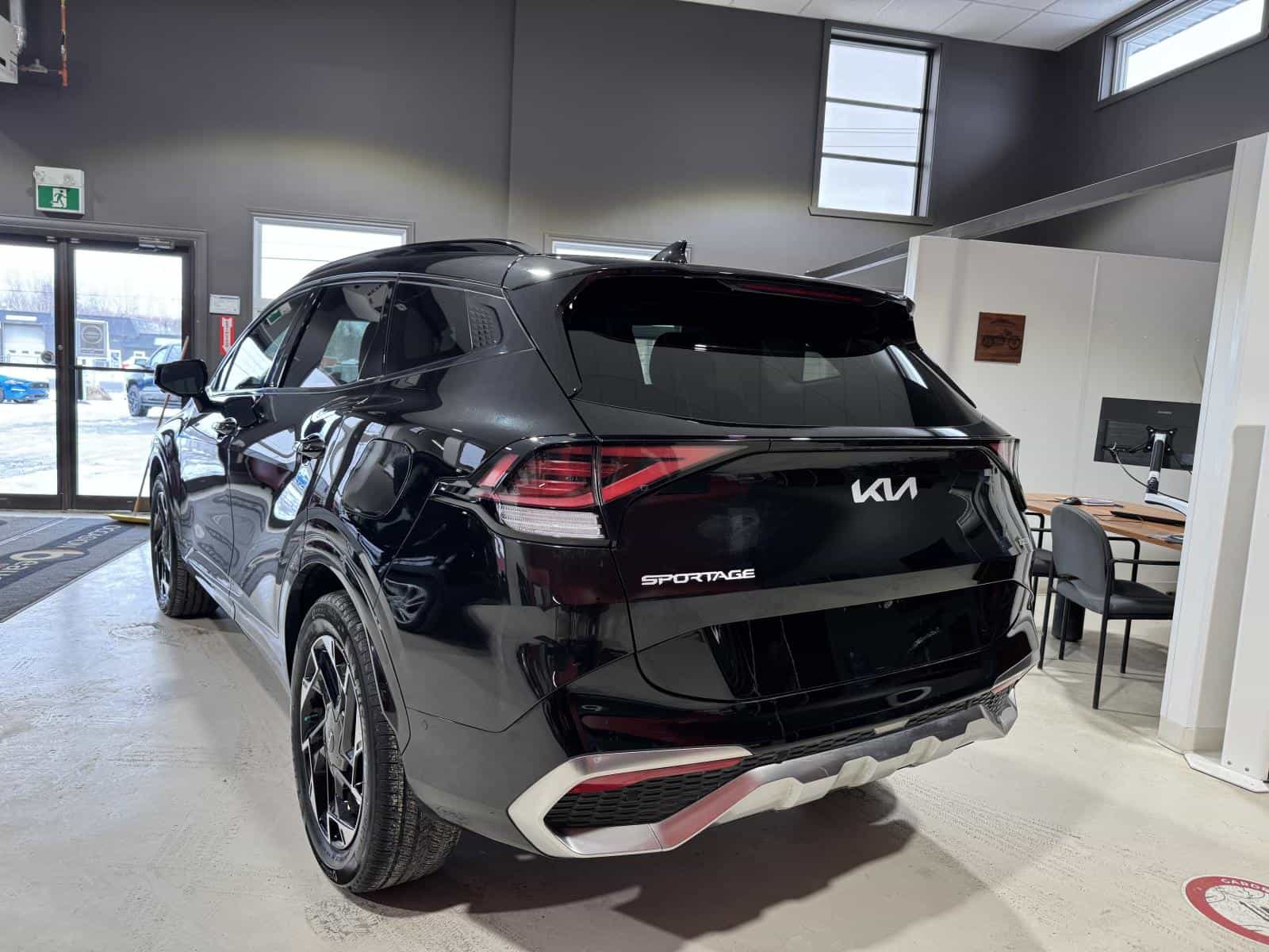 2023 Kia Sportage SX PHEV - Image 4