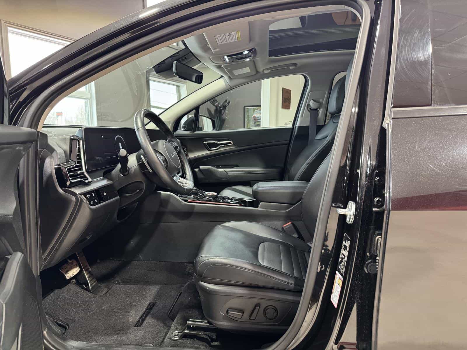 2023 Kia Sportage SX PHEV - Image 13