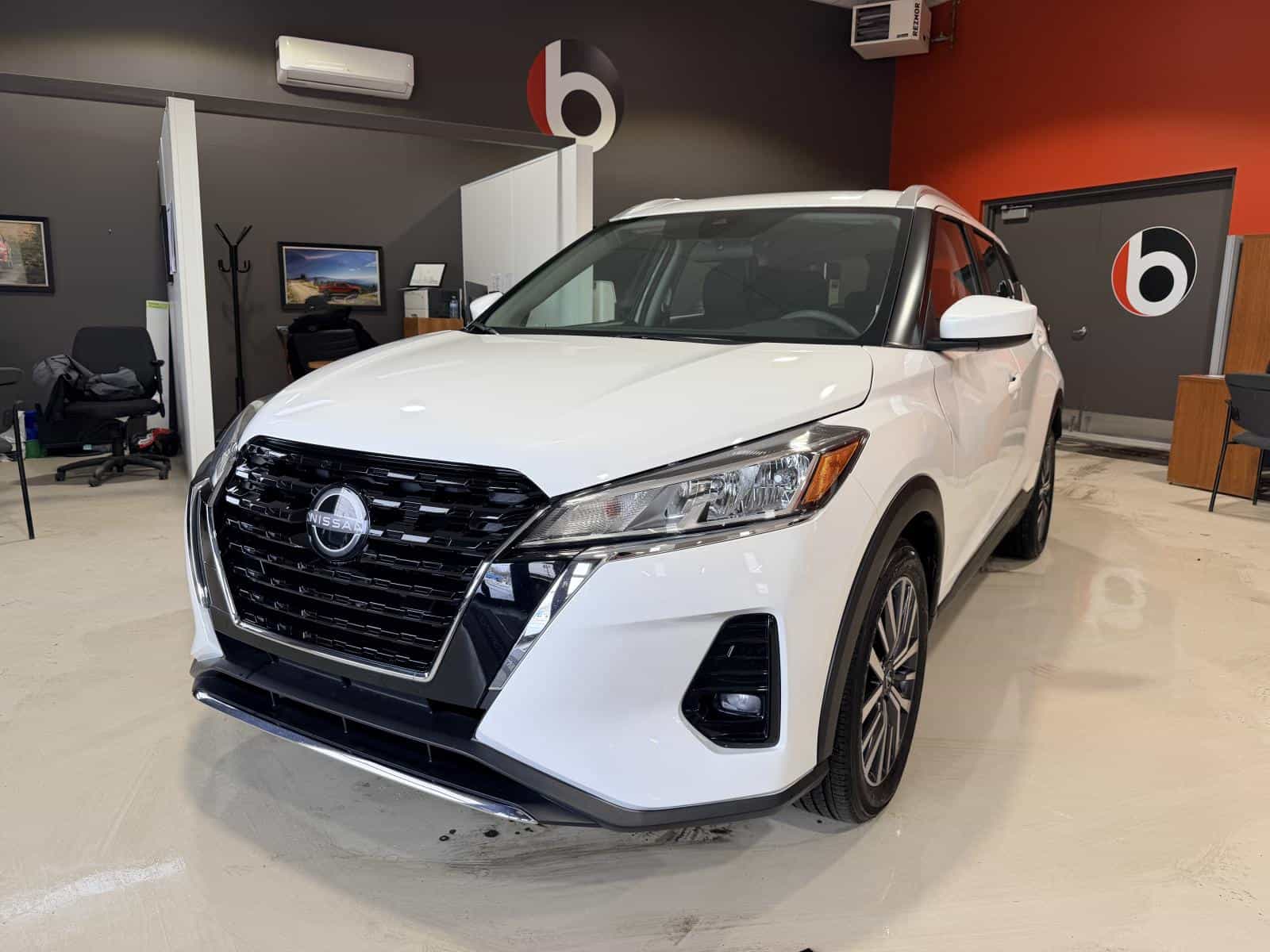 2024 Nissan Kicks SV - Image 1