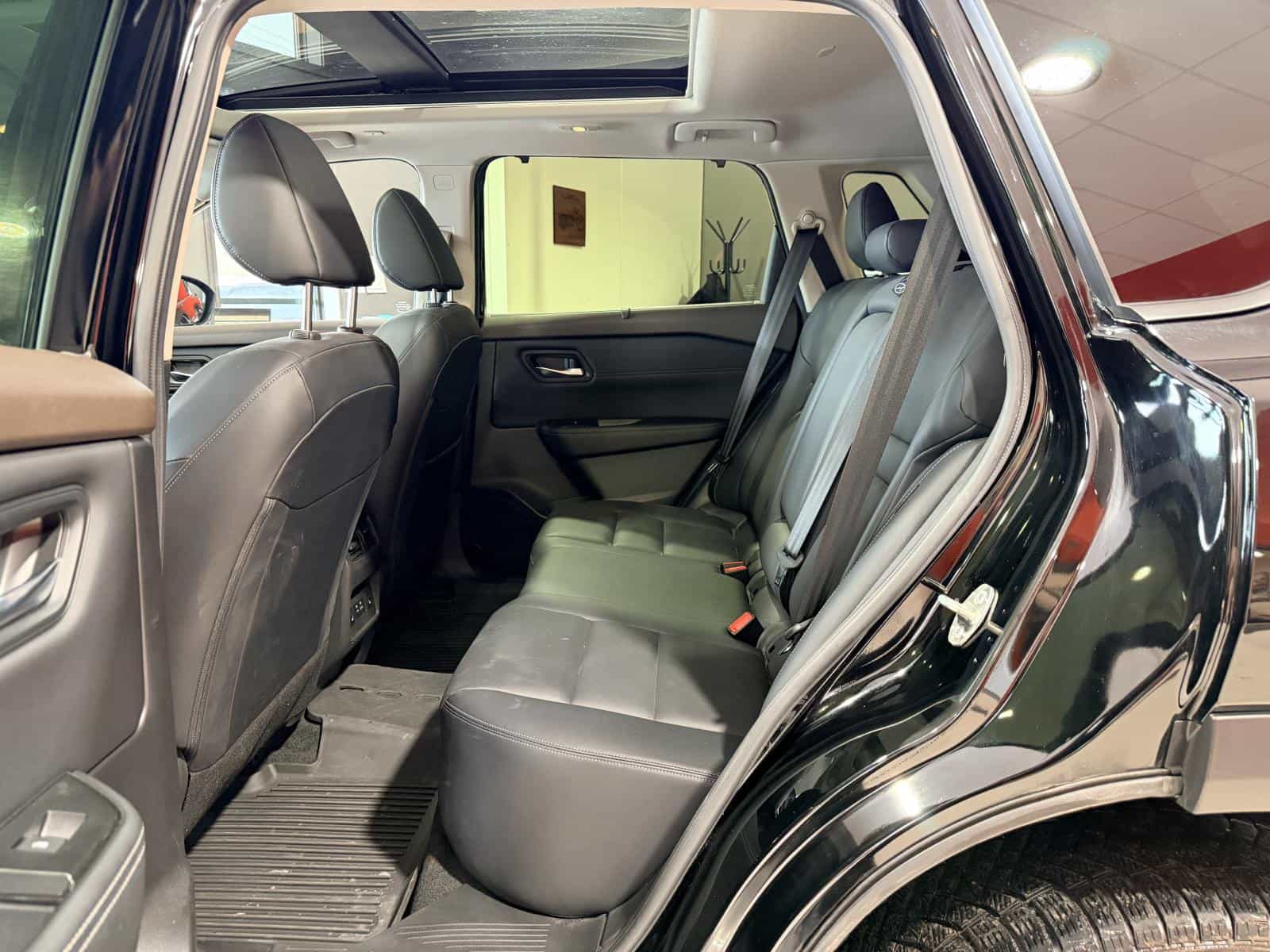 Image 15 Nissan Rogue SV 2023