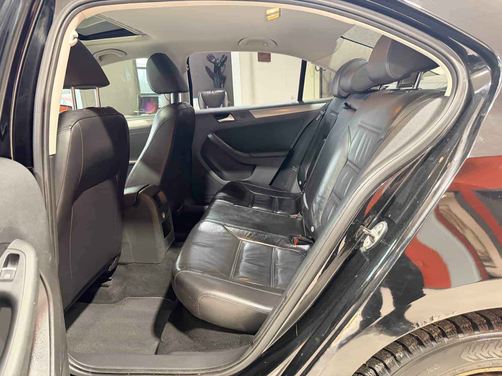 2014 Volkswagen Jetta Highline - Image 12