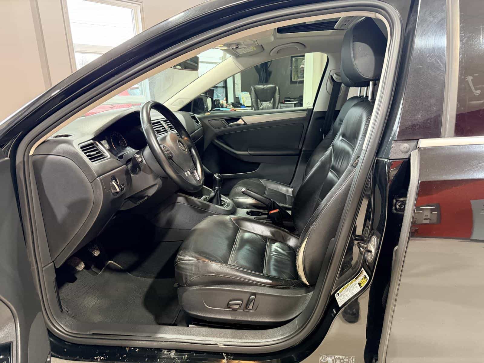 2014 Volkswagen Jetta Highline - Image 13