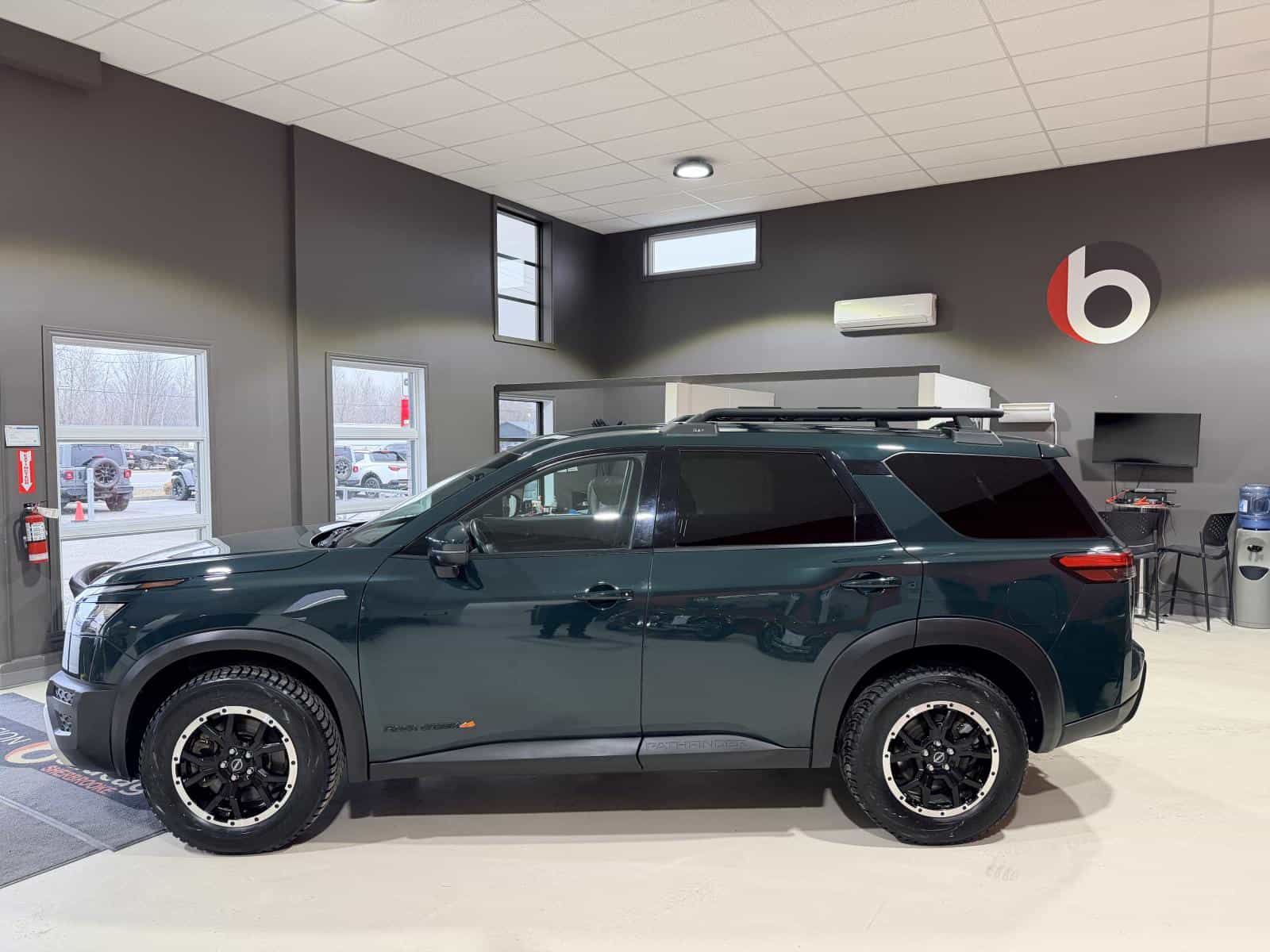 2023 Nissan Pathfinder SV - Image 3