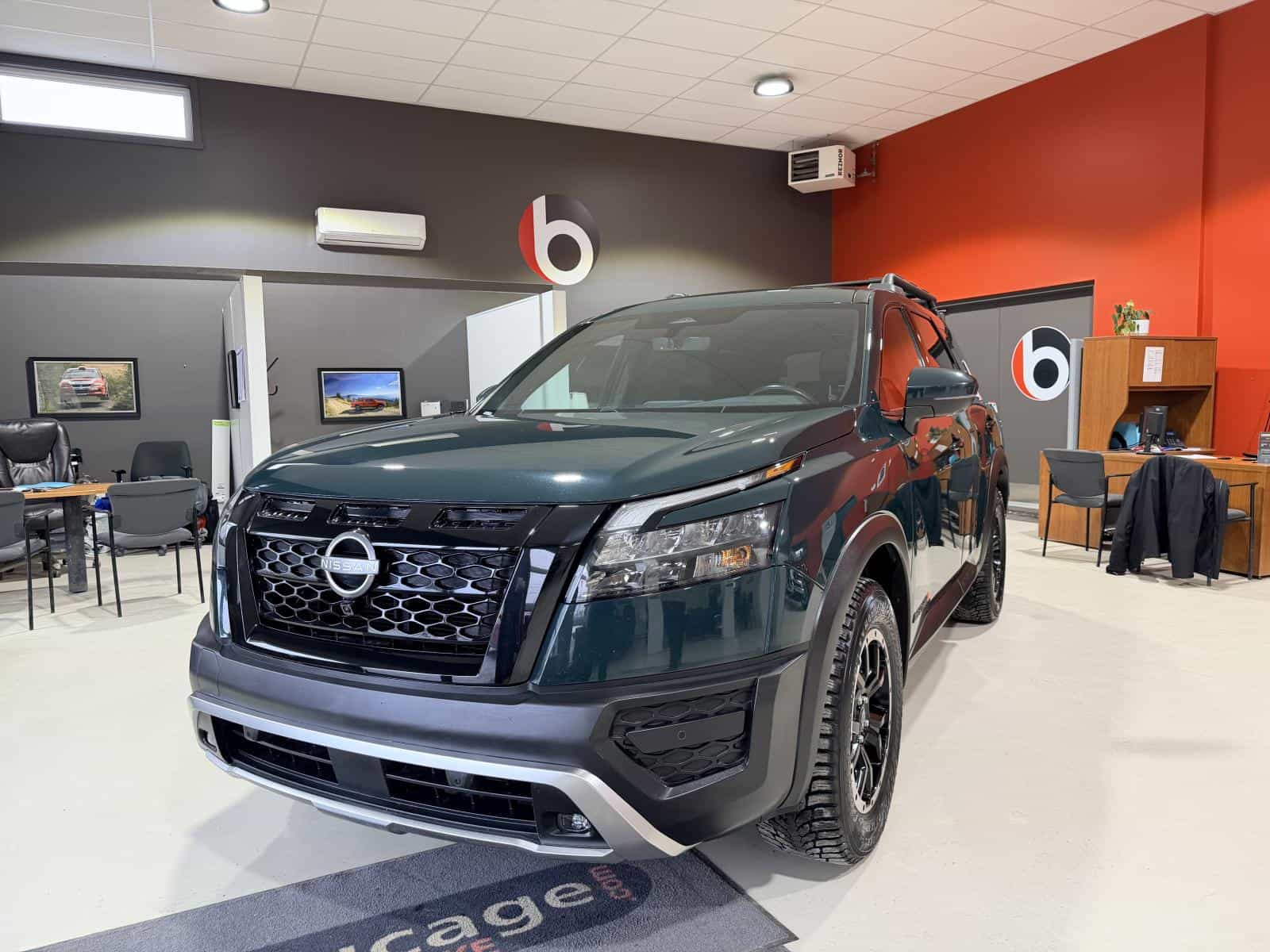 Image 1 Nissan Pathfinder SV 2023