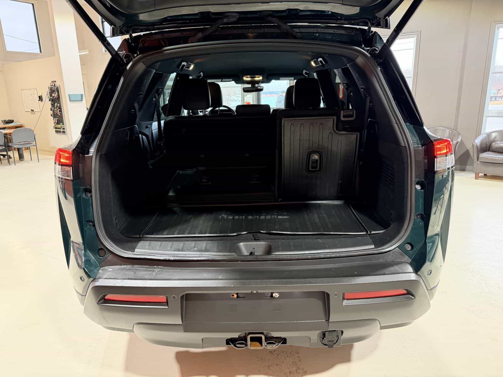 2023 Nissan Pathfinder SV - Image 7