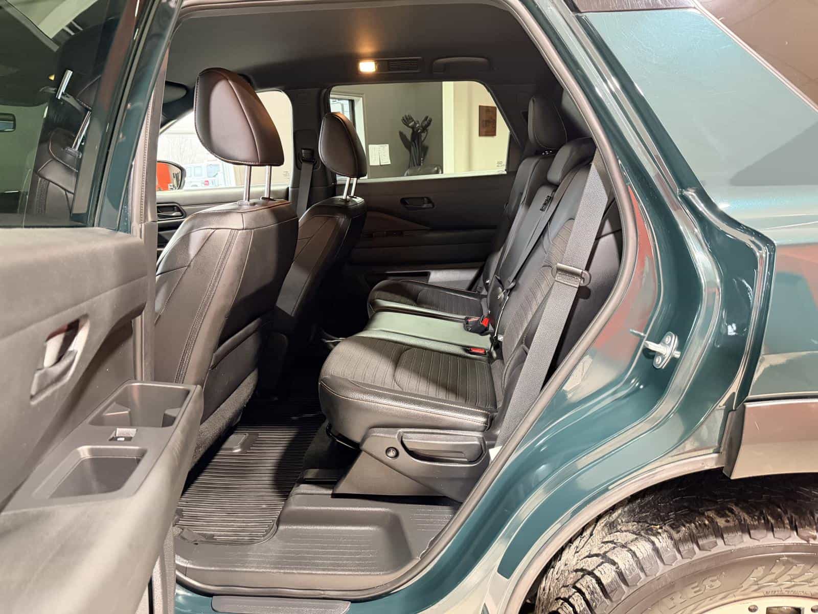 Image 13 Nissan Pathfinder SV 2023