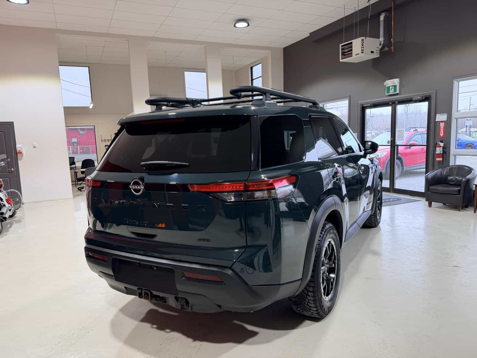 2023 Nissan Pathfinder SV - Image 8