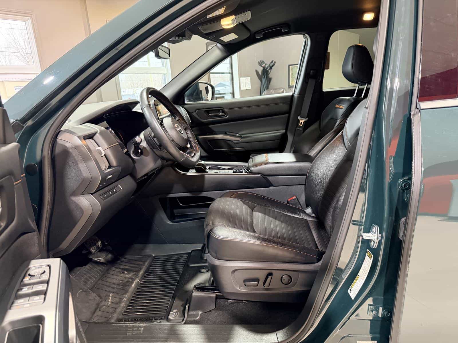 2023 Nissan Pathfinder SV - Image 15