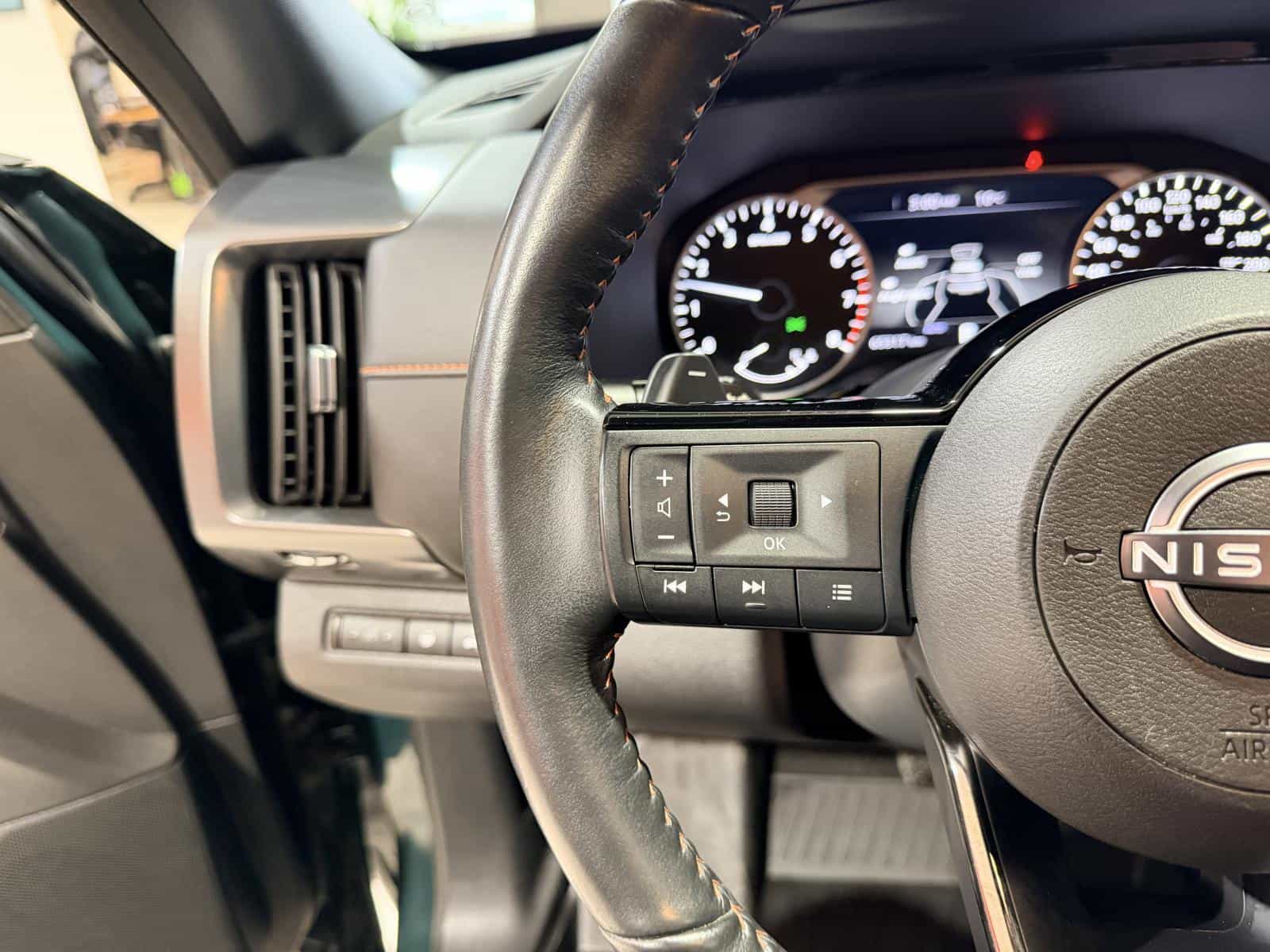 2023 Nissan Pathfinder SV - Image 21