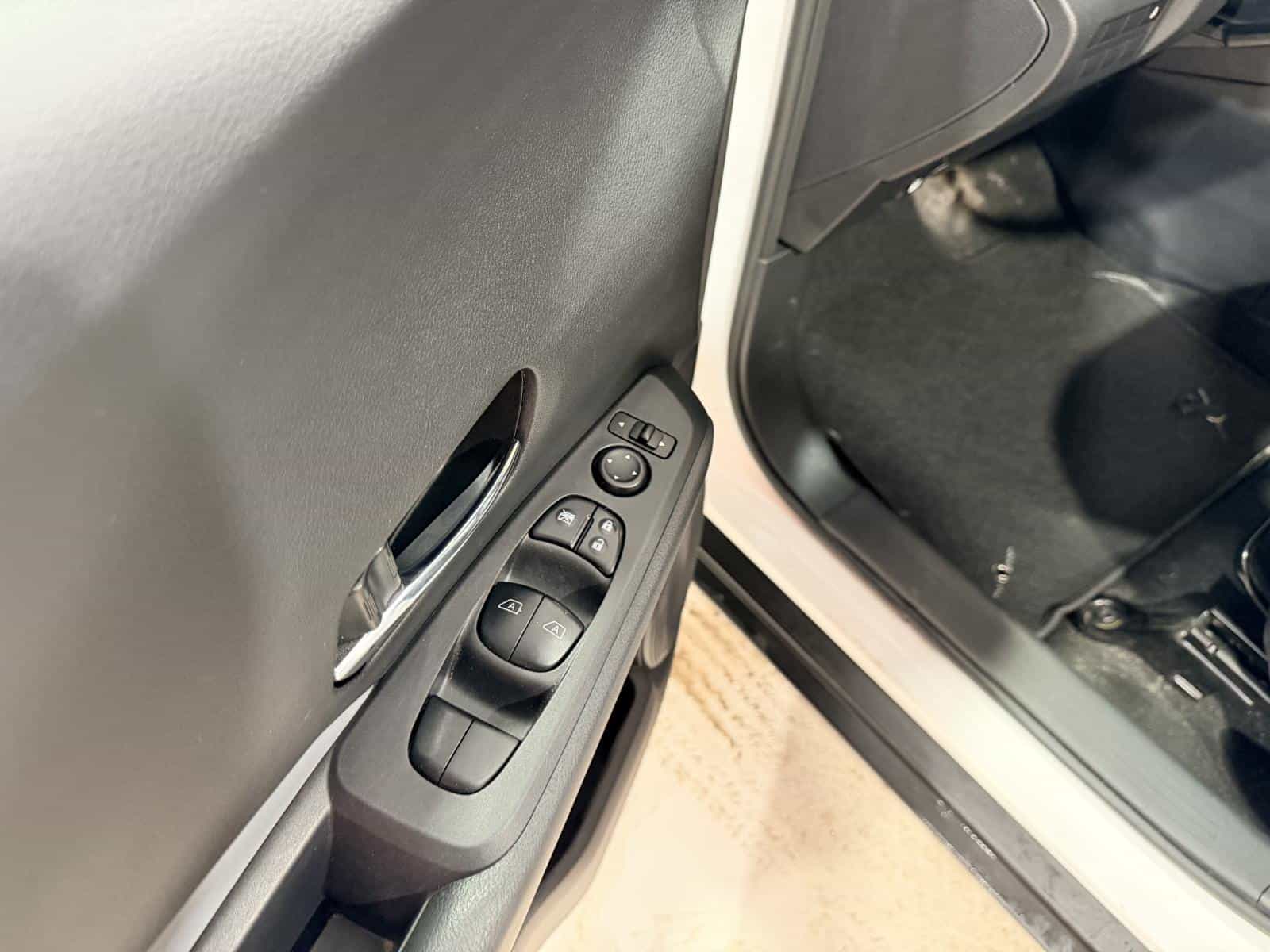 2024 Nissan Kicks SR Premium - Image 16