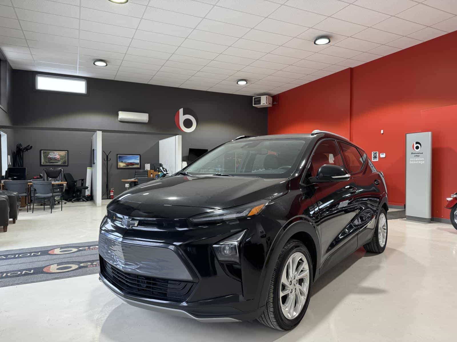 2023 Chevrolet Bolt EUV LT - Image 1