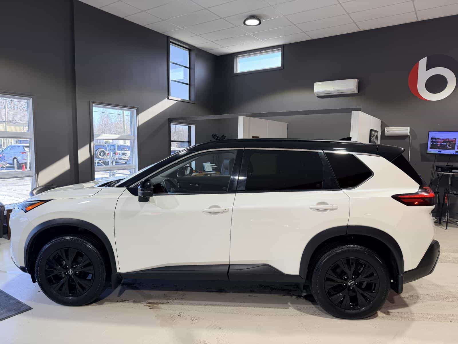 Image 3 Nissan Rogue SV Midnight 2023