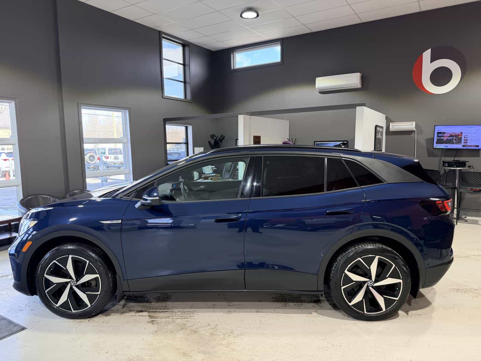 2023 Volkswagen ID.4 Pro - Image 3