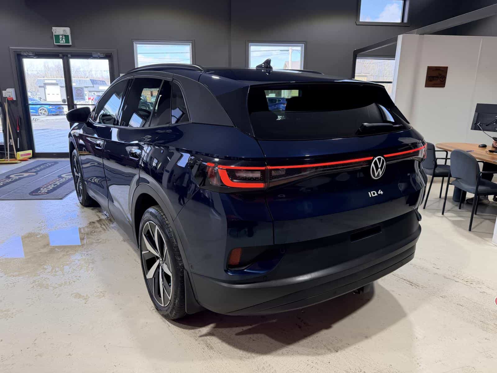 2023 Volkswagen ID.4 Pro - Image 4