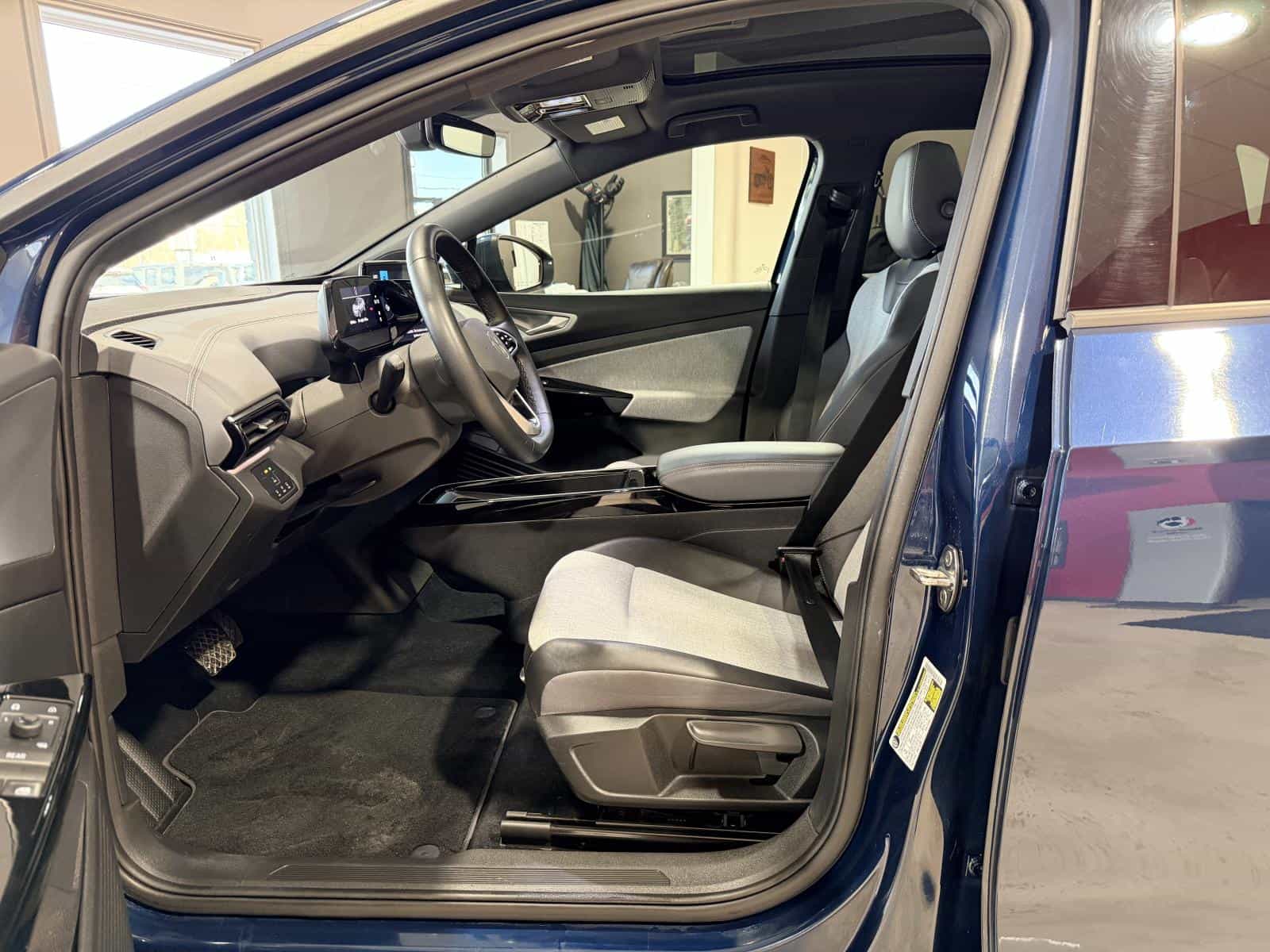 2023 Volkswagen ID.4 Pro - Image 16