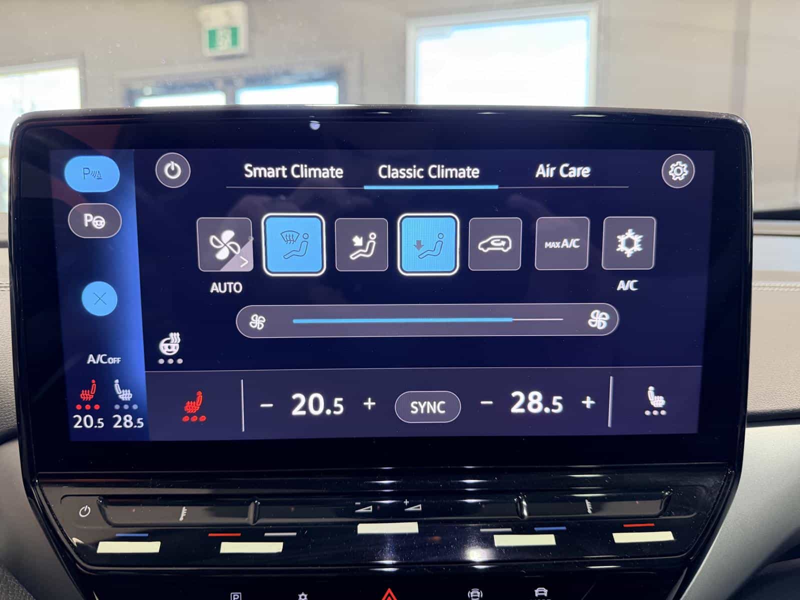 2023 Volkswagen ID.4 Pro - Image 27