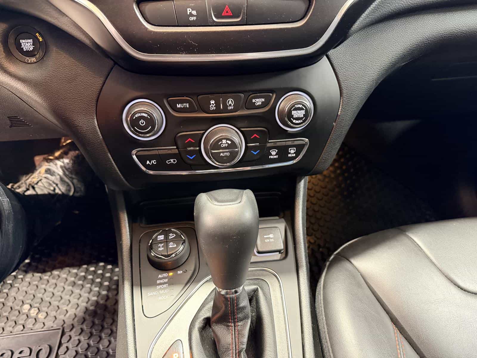 Image 28 Jeep Cherokee Trailhawk 2020