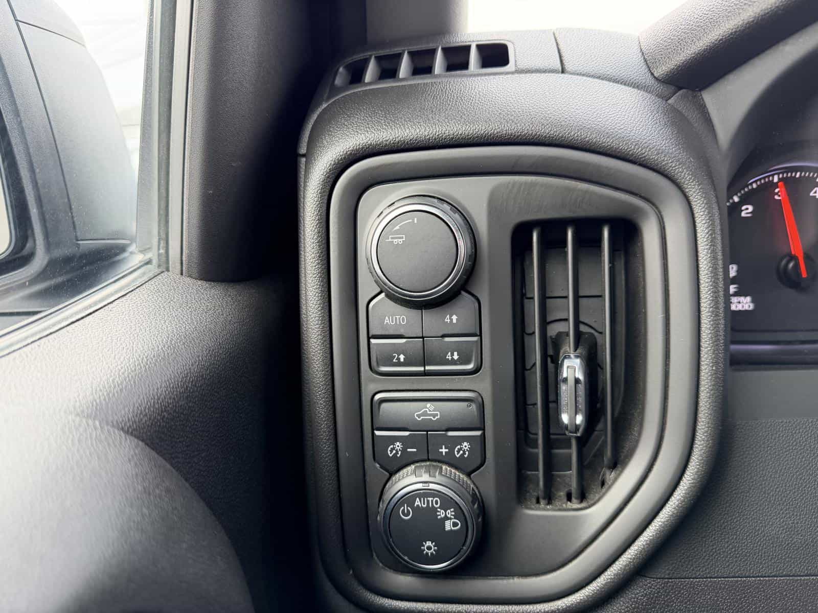 2024 Chevrolet Silverado 1500 Custom Trail Boss - Image 17