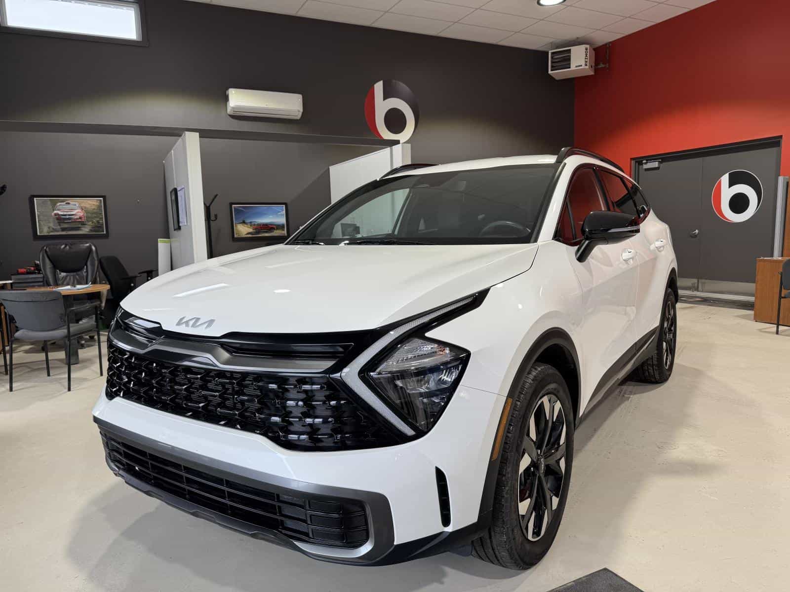 2023 Kia Sportage X-Line - Image 1