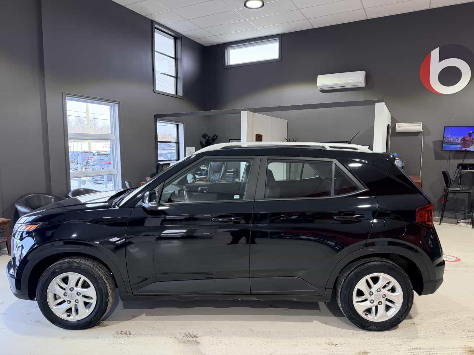 Image 3 Hyundai Venue Preferred 2023