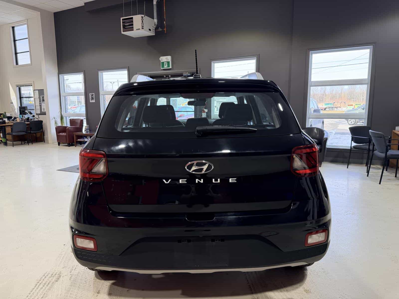 2023 Hyundai Venue Preferred - Image 5