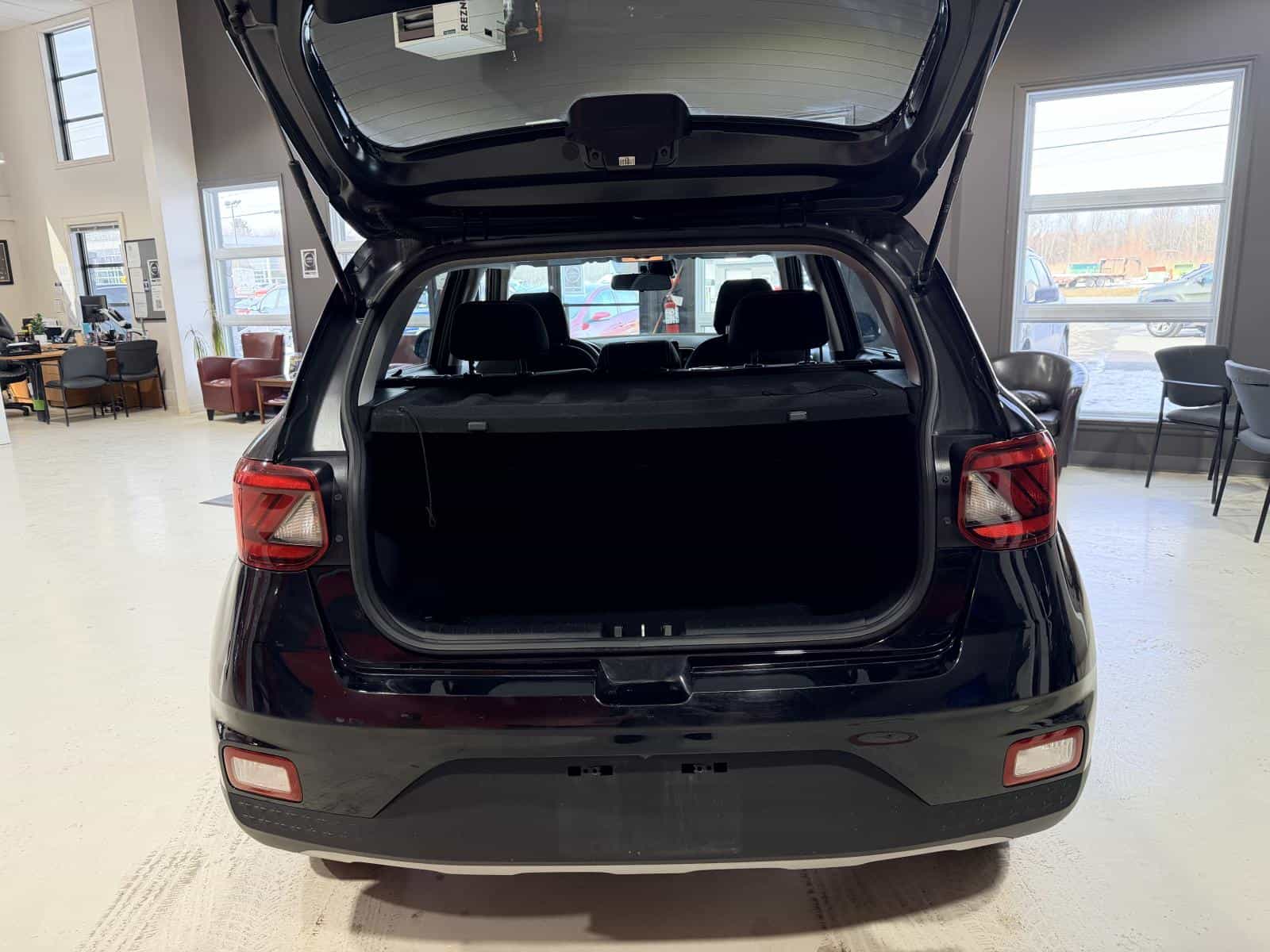 2023 Hyundai Venue Preferred - Image 7