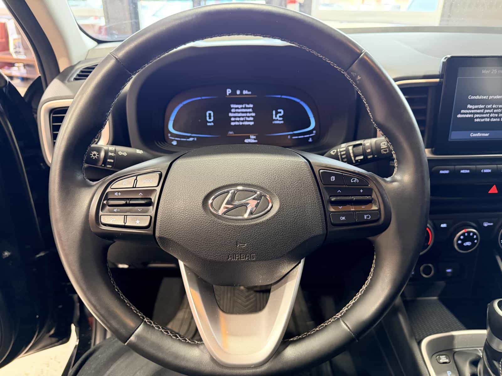 2023 Hyundai Venue Preferred - Image 17